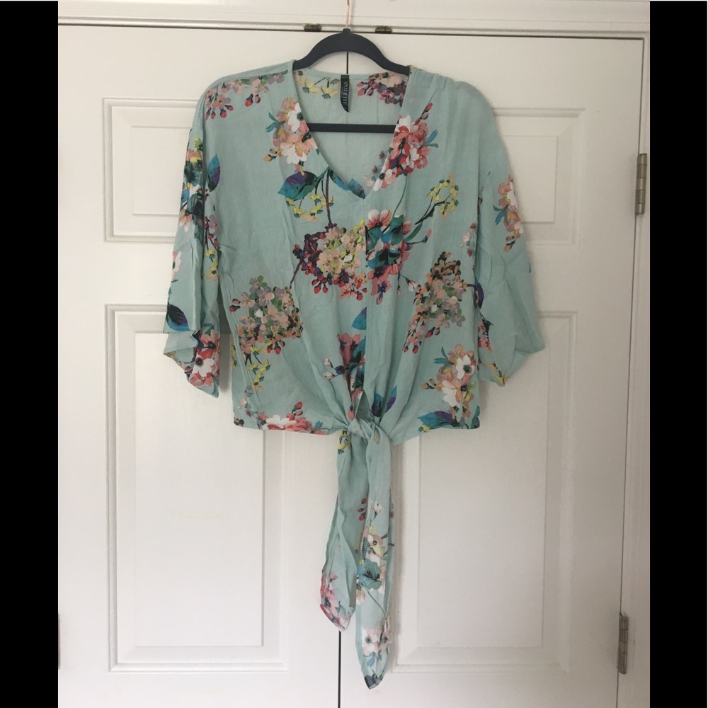 Gorgeous icy blue floral tie top!